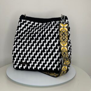 Handgemachte Handtasche, Umhängetasche, handmade, Schwarz-weiß, diy, gehäkelt, Handgestrickte Tasche, Damentasche, Schultertasche